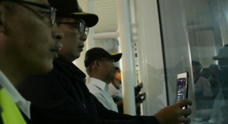 Ridwan Kamil Pantau Transit 69 ABK Diamond Princess di Bandara Kertajati