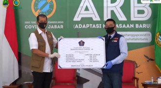 Satgas Penanganan Covid-19 Berikan Bantuan Masker kepada Pemprov Jabar