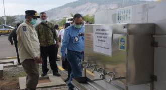 Jaga Ekosistem Perairan, Pemprov Jabar Sebar Benih Ikan di Sungai Cibarani