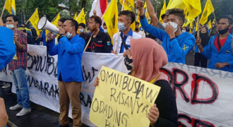 PMII Jabar Pertanyakan Sikap Ridwan Kamil dalam Menyikapi RUU Cipta Kerja