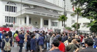 Peringati 1 Tahun Jokowi-Ma’ruf, Elemen Mahasiswa Bandung Gelar Aksi di 3 Lokasi