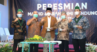 Ridwan Kamil Resmikan Masjid dan Graha HMI Bandung