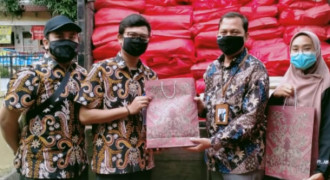 Yatim Mandiri Gandeng Bulog, Salurkan 861 Sembako Bagi Masyarakat di Jabodetabek