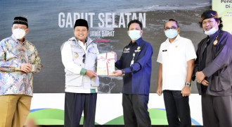 Dokumen CDPOB Diserahkan, Wagub Jabar: Garut Selatan Solusi Kesejahteraan Warga