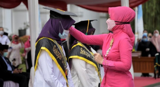 Atalia Ridwan Kamil Wisuda 2.700 Lulusan Sekoper Cinta