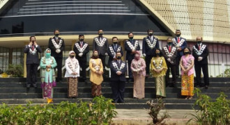 Lantik 17 Dekan dan 33 Wadek, Begini Harapan Rektor Unpad