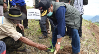 Pemkab Bandung Lakukan Gerakan Bulan Menanam Cegah Lahan Kritis