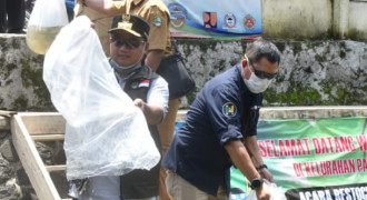 Tebar 77 Ribu Benih Ikan, Begini Harapan Wagub Uu