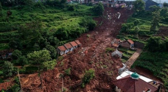 Pemkab Sumedang Akan Kaji Ulang Perizinan Kawasan Lokasi Longsor