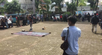 Ratusan Massa Aksi Aliansi Patriot Kepung DMP Desa Jabar, Ada Apa?