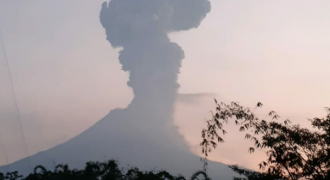 Gunung Merapi Kembali Luncurkan Awan Panas Guguran