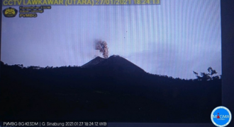 Gunung Sinabung Kembali Erupsi, Antisipasi Abu Vurkanik Masyarakat Diimbau Memakai Masker