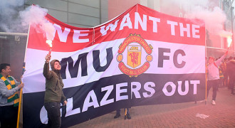 Fans MU Invasi Old Trafford, Duel Man United vs Liverpool Ditunda