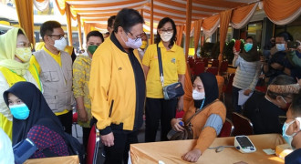 Ketum Golkar Sebut Partainya yang Pertama Selanggarakan Vaksinasi Covid-19