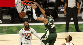 FINAL NBA 2021: Tampil Dominan di Gim 3, Bucks Perkecil Ketinggalan