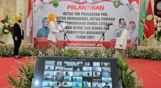 Atalia Ridwan Kamil Lantik Runisah sebagai Ketua TP-PKK Indramayu