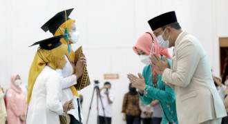 PERINGATAN HARI IBU: Pemprov Jabar Wisuda 29.500 Perempuan Peserta Sekoper Cinta