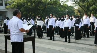 Yana Mulyana Lantik 1.424 Guru PPPK di Lingkungan Pemkot Bandung