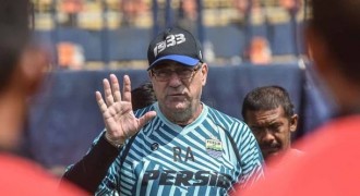 Robert Rene Alberts Mengundurkan Diri Sebagai Pelatih Persib 