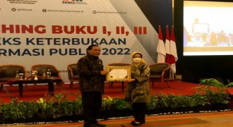 Jabar Terima Penghargaan Provinsi Terbaik Pertama Indeks Keterbukaan Informasi Publik 2022