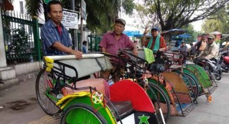 Becak: Lika liku Hiburan dan Perjuangan Rakyat Kecil