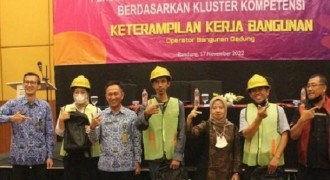 120 Tukang dan Lulusan SMK Ikuti Pelatihan Sertifikasi Bangunan 