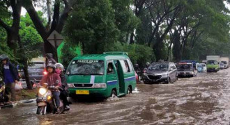 Penanganan Banjir Gedebage, Sekda Kota Bandung: Percepat Pengerukan Sungai dan Peninggian Jembatan