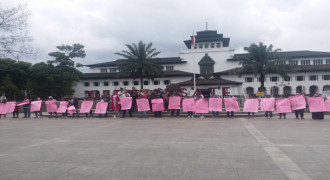 Sambangi Gedung Sate, Ortu Siswa Tolak Rencana Penggusuran SDN Pondok Cina 01