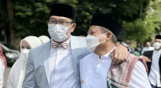 Ridwan Kamil-Uu Dapat Penghargaan dari PWI Jabar