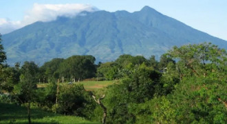 Aura Angker di Gunung Salak  