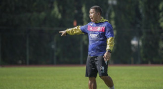 Francis Wewengkang Pimpin RANS hadapi Persib