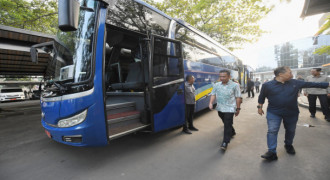 Friday Car Free, Bey ke Gedung Sate Naik Bus