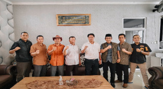 Steve Ewon Bersilaturahmi Bersama DPC Demokrat KBB