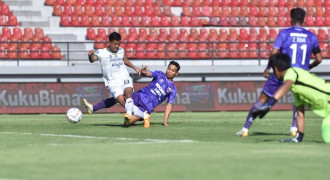 Ditahan Imbang Persita 3-3, Laju Persib Tersendat