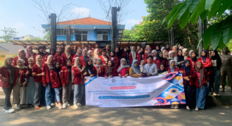 Prodi AP UNIBA Outing Class ke Museum Multatuli