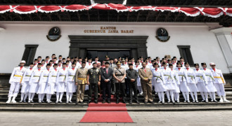 52 Paskibraka Jabar Dikukuhkan di Gedung Sate 