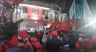 Kantor PDIP Ramai, Jelang Pengumuman Cagub Jabar 