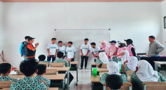 Srikandi PLN Bandung Berikan Edukasi ke Sekolah