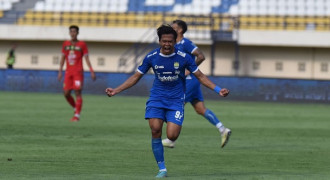 Gol Edo Bawa Persib Ungguli Persebaya di Babak I 