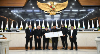 Pemda Provinsi Jabar - DPRD Setujui APBD 2025